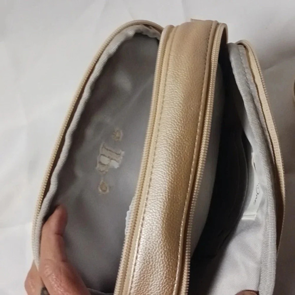 NWT THIRTY ONE Double-Zip Crossbody Bag - Gold Metallic Smooth Pebble "P" ** - Picture 5 of 7